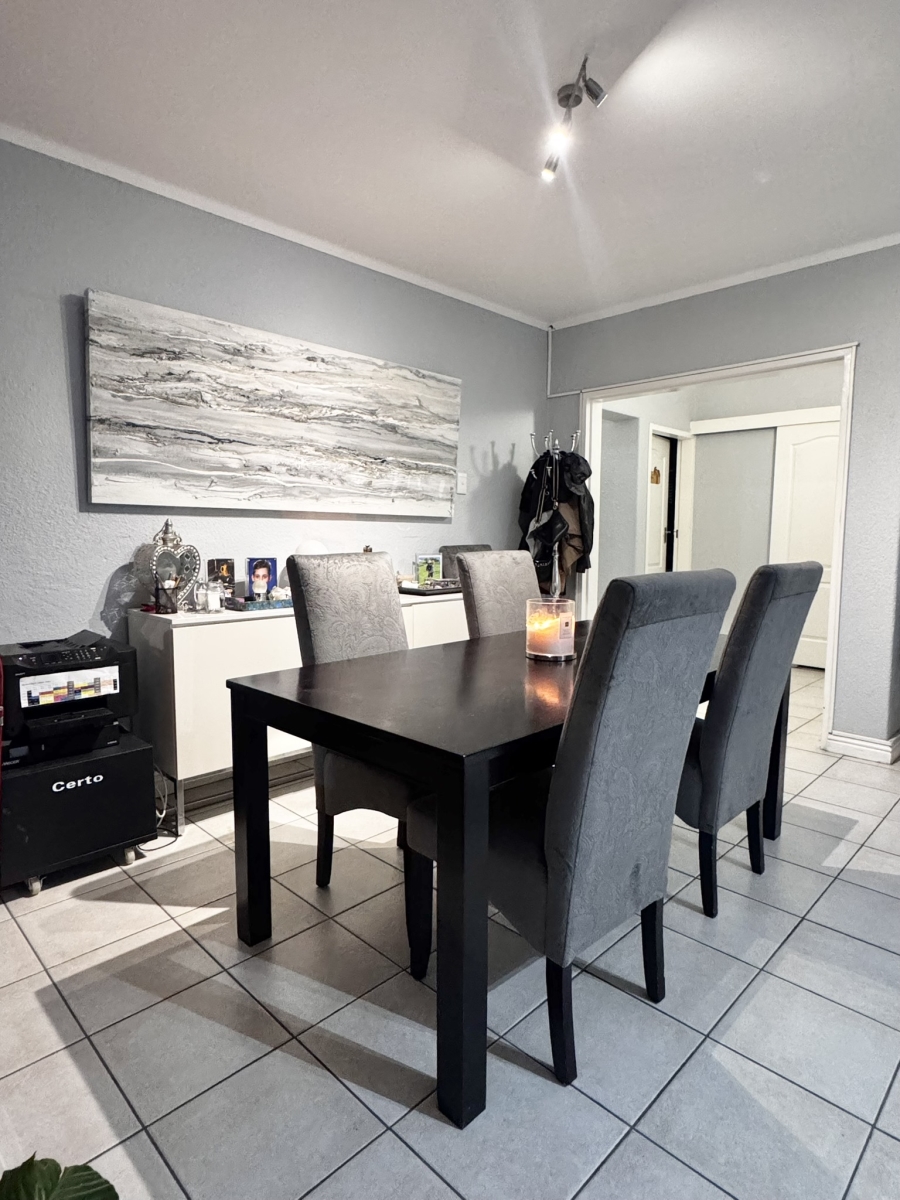 3 Bedroom Property for Sale in Sea Point Western Cape